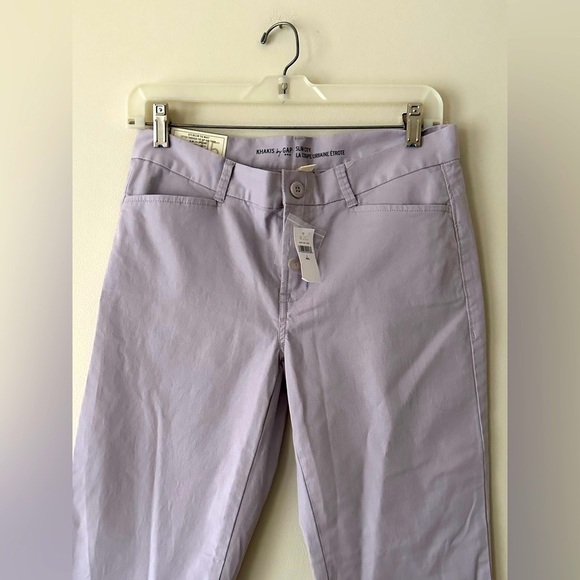 The Slim City Khakis by Gap Size 2R Crop Pants Coupe Urbaine Etroite Lilac NWT - Picture 2 of 16